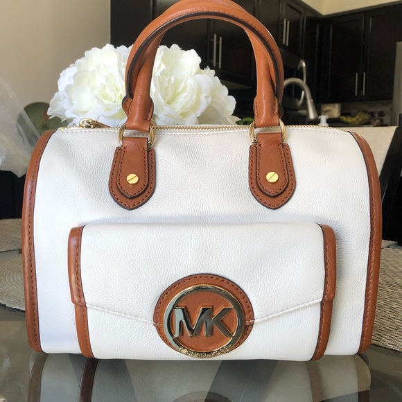 Michael Kors Handbags - Michael Kors Margo Purse White